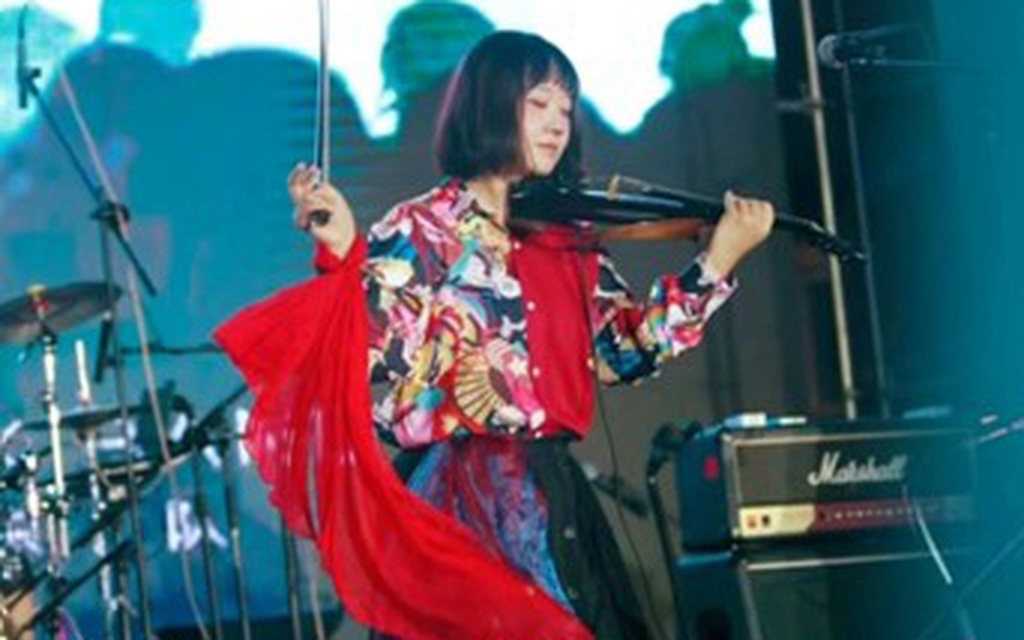 "Thủ lĩnh âm thanh u sầu" ra đi trong cú sốc từ sân khấu