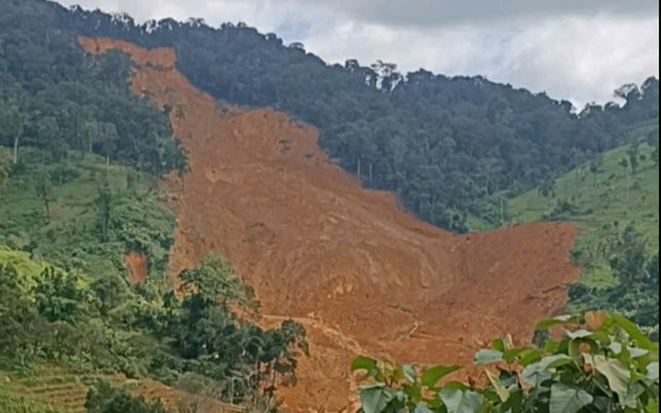 Đà Nẵng: Di dời 665 người dân sau khi quả đồi bất ngờ sạt lở, nghi vùi lấp 3 người