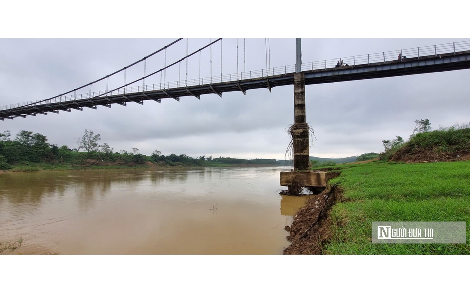 Cầu treo Bến Mươi bị xói lở sau mưa lũ, tiềm ẩn nguy cơ mất an toàn