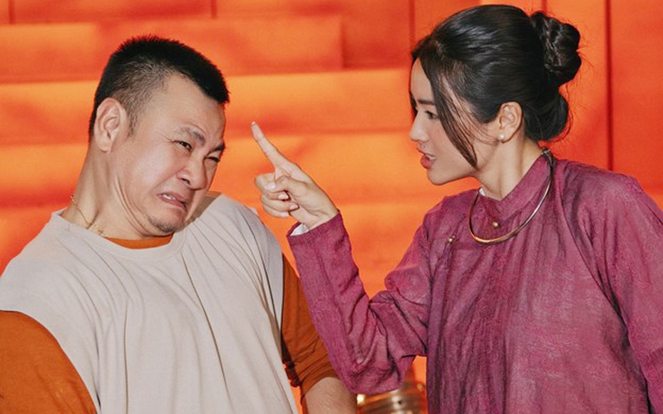 NSND Tự Long bị "gái xinh chỉ thẳng mặt"