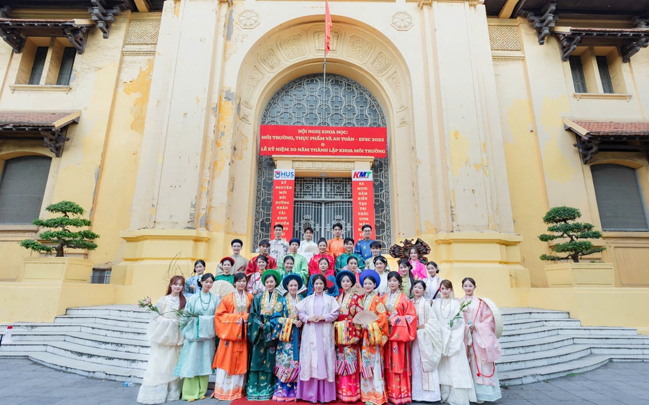 1.000 bộ trang phục truyền thống toả sắc trên phố đi bộ Hoàn Kiếm