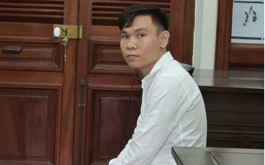 Níu tình bằng cách tung ảnh nhạy cảm của bạn gái lên mạng, gã đàn ông nhận hình phạt thích đáng