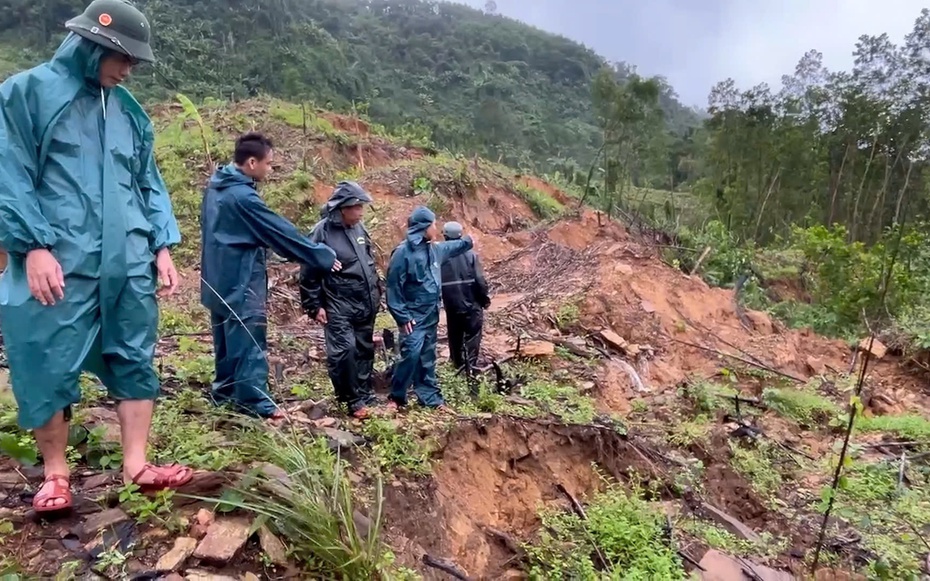 Nhiều khu vực ở Đà Nẵng xuất hiện thêm loạt vết nứt, hàng trăm hộ dân phải di dời khẩn cấp