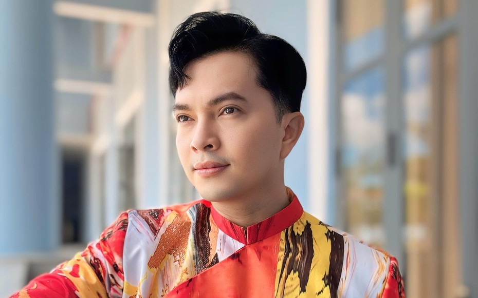 Cuộc sống kín tiếng của nam ca sĩ có 3 bằng đại học