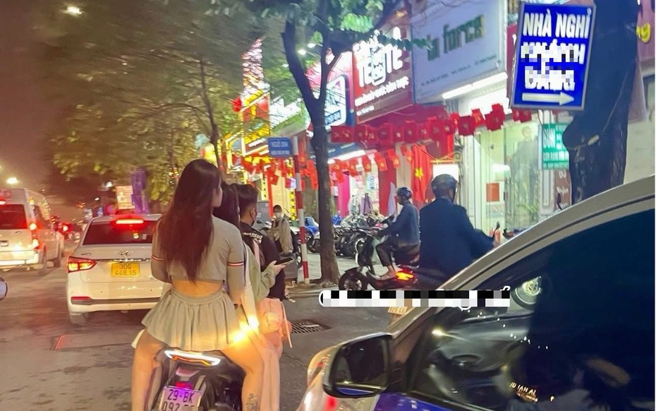 Xử lý nam thanh niên chở 4 cô gái không đội mũ bảo hiểm trên đường Trần Duy Hưng