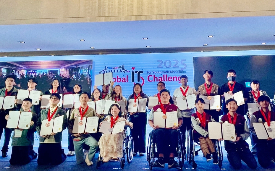 Việt Nam giành 3 giải thưởng lớn tại cuộc thi công nghệ thông tin cho người khuyết tật