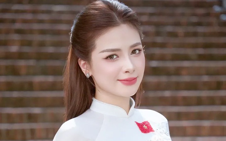 Nữ ca sĩ xinh đẹp là giảng viên thanh nhạc, đắt show bậc nhất Việt Nam