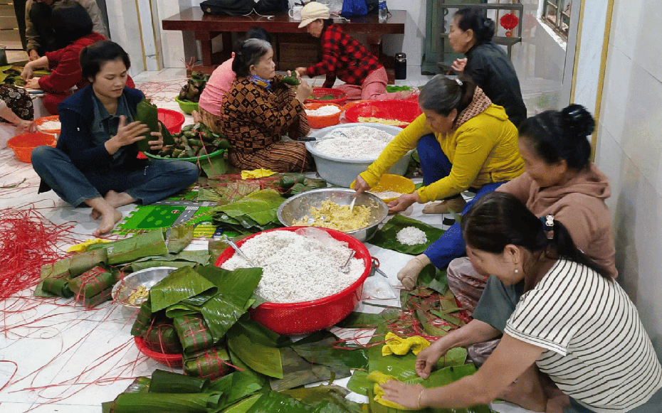 "Mình từng khổ, nên càng thương người đang khổ hơn"