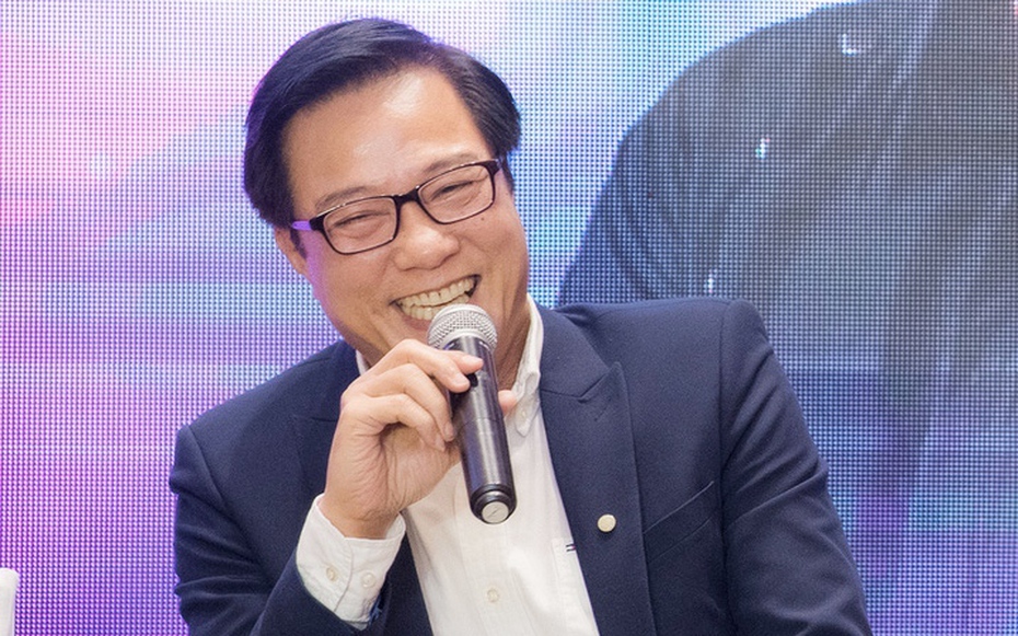 Hôn nhân viên mãn bên vợ kém tuổi của nam NSND đóng phim giờ vàng