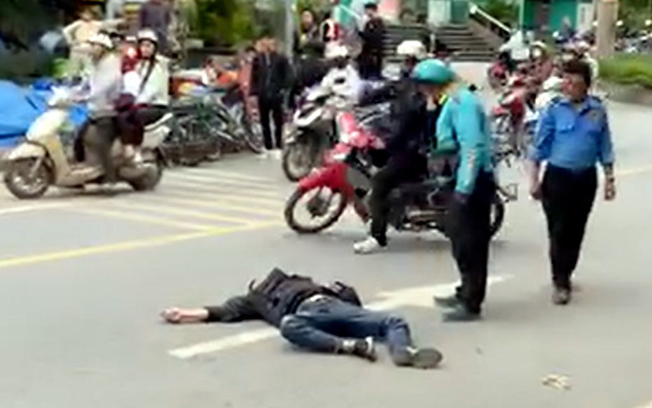 Triệu tập nam thanh niên lao vào đánh nạn nhân đến bất tỉnh sau va chạm giao thông