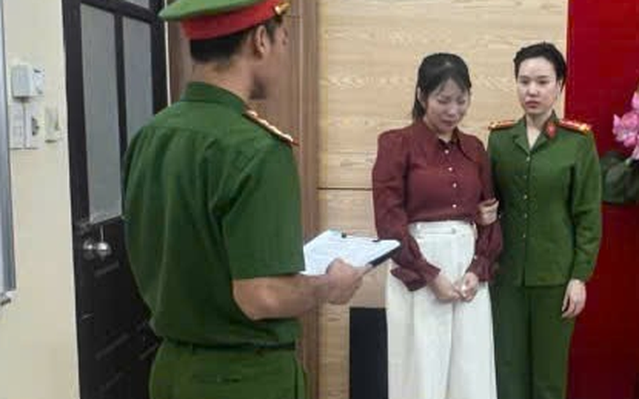 Bắt nguyên phó giám đốc phòng giao dịch của một ngân hàng