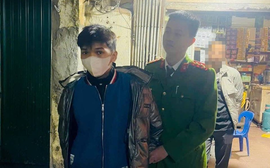 Đối tượng cướp giật điện thoại bị bắt khi đang tẩu tán tang vật ở Cầu Diễn