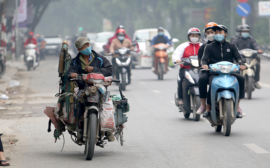 Bản tin 25/11: Hà Nội đề xuất cấm xe máy chạy xăng theo giờ tại 9 phường từ 1/7/2026