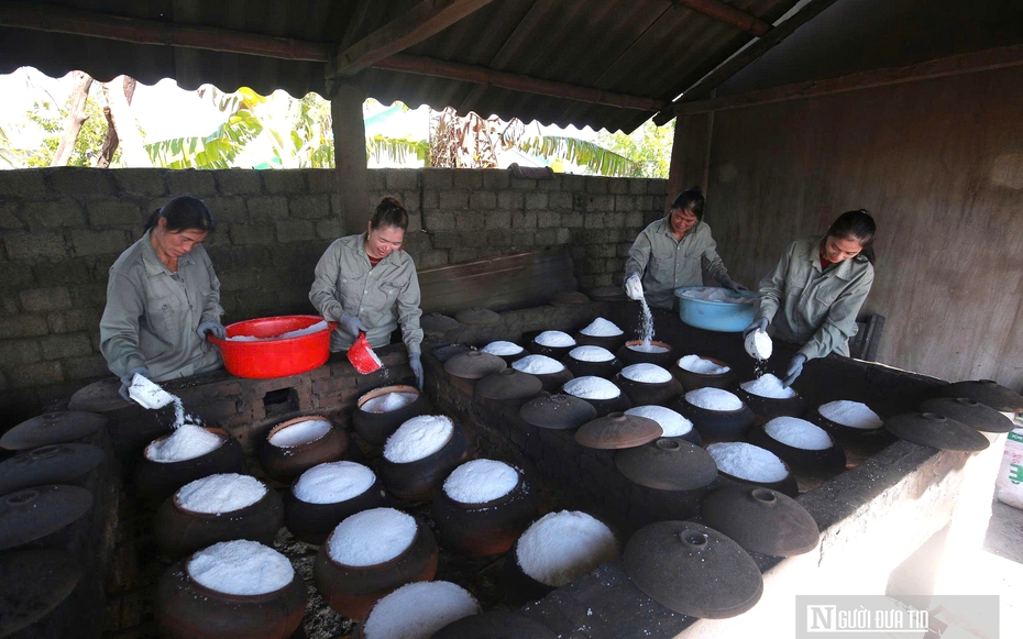 Diêm dân xứ Nghệ và khát vọng hồi sinh giá trị “vàng trắng” truyền thống