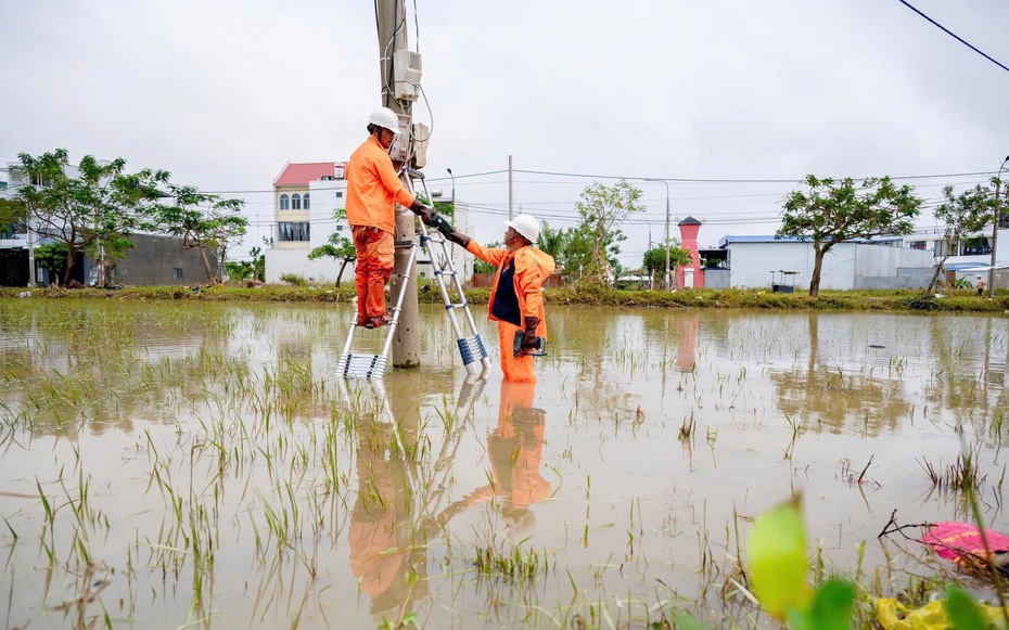Dự kiến đóng điện hoàn toàn cho 100% hộ dân vùng lũ Đắk Lắk trong ngày 26/11