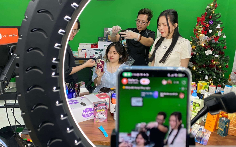 Dừng phát livestream bán hàng ngay khi có nội dung vi phạm