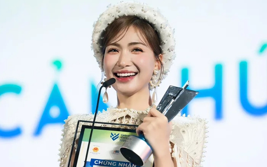 Nữ ca sĩ "Bắc Bling" đón nhận niềm vui nhân đôi