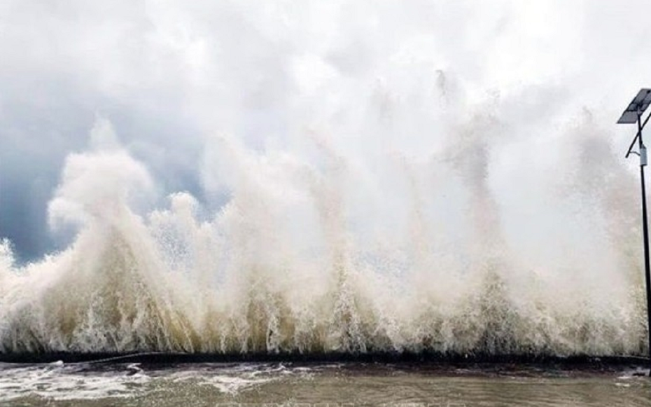 Bão số 15 Koto tiếp tục đi kiểu "nhúc nhích", hướng về nơi nào nước ta?