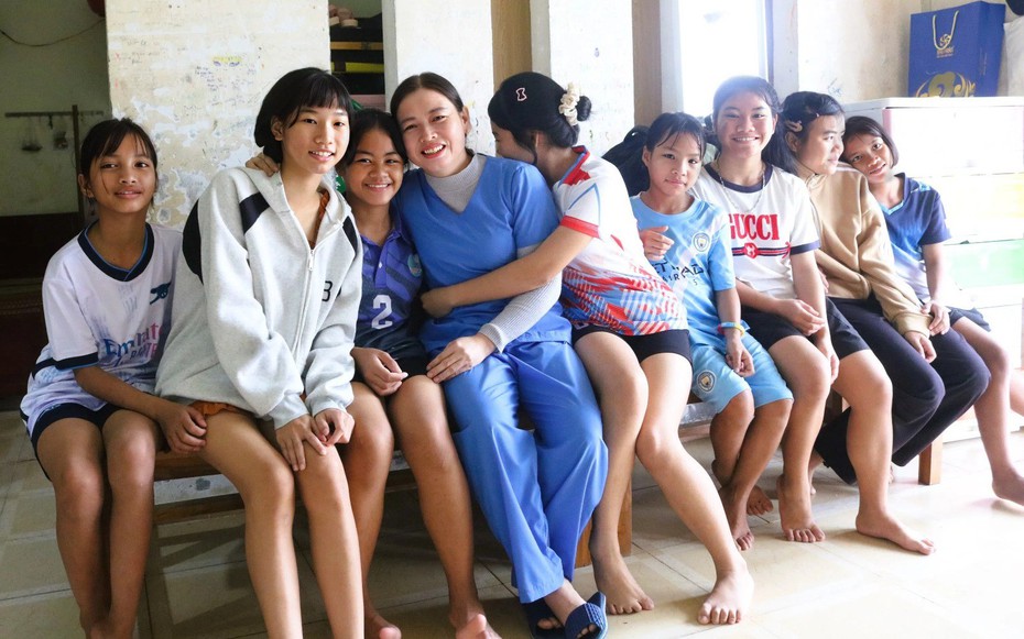 Chuyện ít biết về nghề điều dưỡng đặc biệt và "toa thuốc chữa lành" trái tim tổn thương