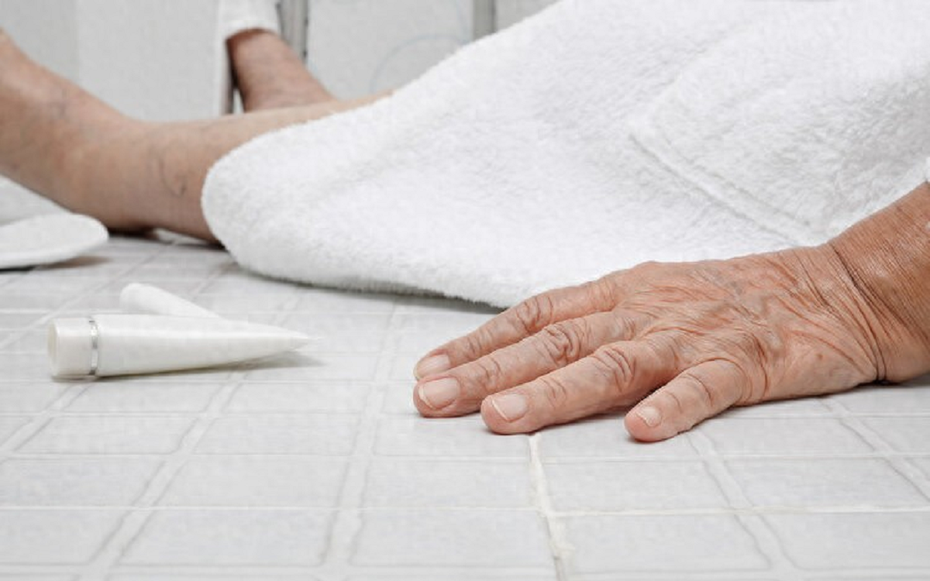 Người đàn ông 51 tuổi tử vong vì thói quen tắm đêm theo cách "vạn người mê"