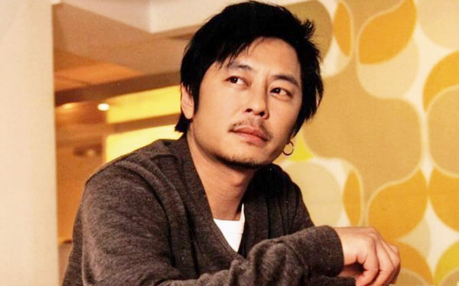 "Lãng tử làng nhạc" từng biến mất khỏi showbiz nghi bị đầu độc, bất ngờ xuất hiện ở tuổi 63