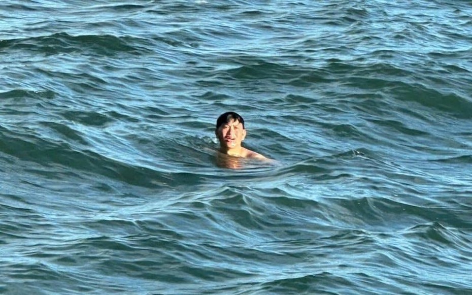 Cứu sống người đàn ông trôi trên biển 48 giờ sau khi cứu người tự tử