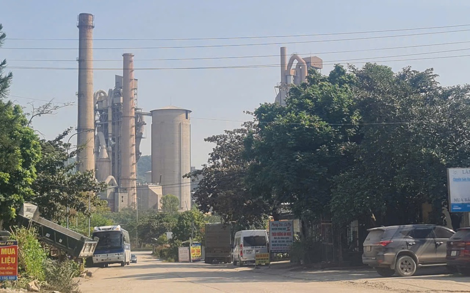 Nhà máy xi măng Bỉm Sơn phát tán bụi, dân lo ngại ảnh hưởng sức khỏe