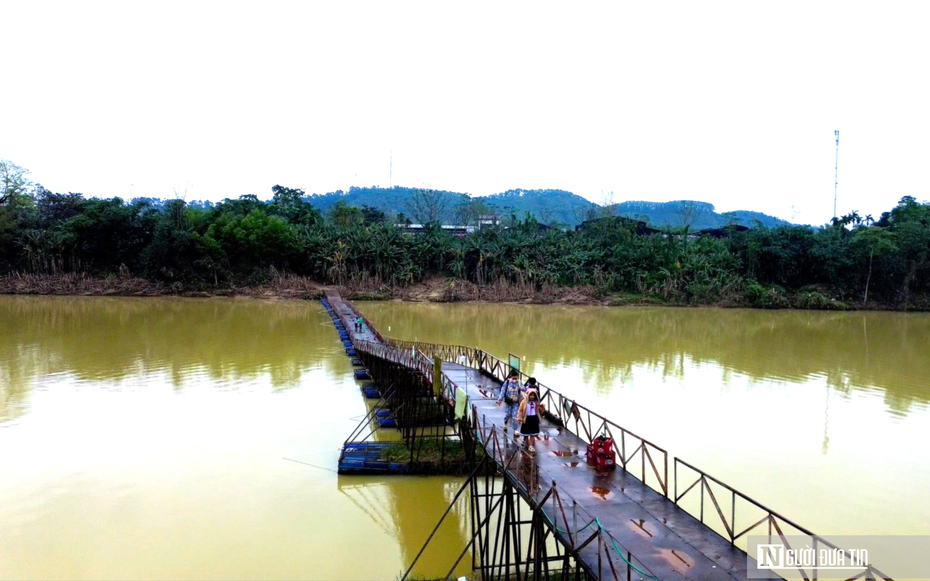 VIDEO: “Hồi sinh” cầu phao bị lũ cuốn trôi ở Huế