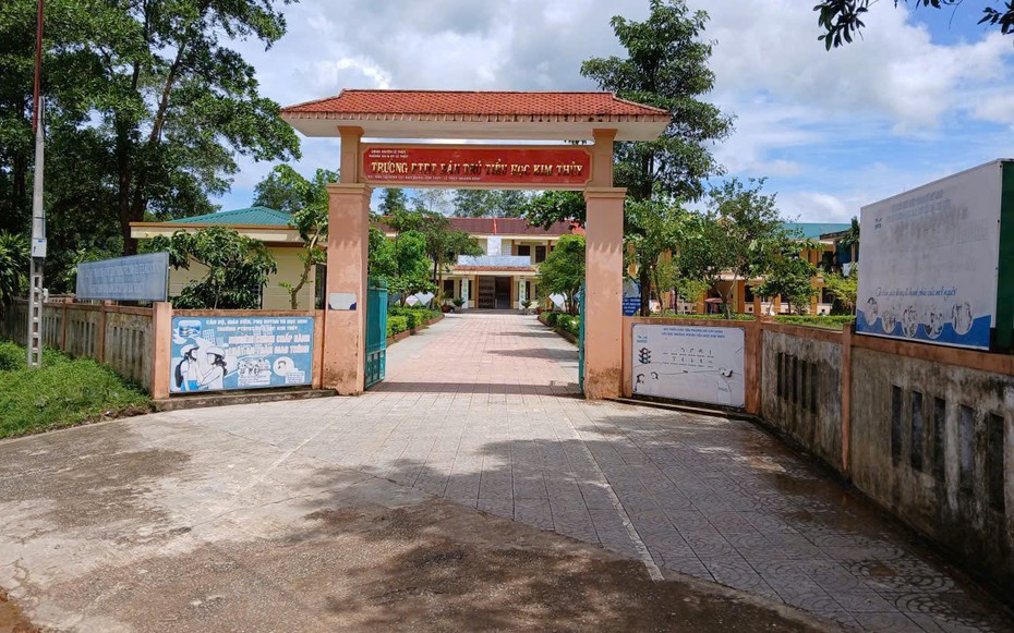 Vụ 40 học sinh ngộ độc phải nhập viện cấp cứu: Cách chức hiệu trưởng và hiệu phó