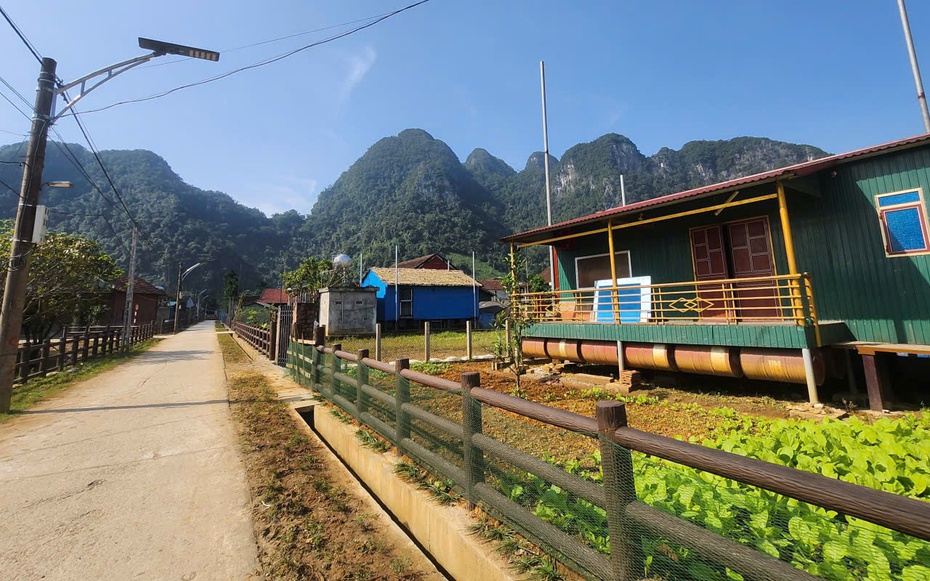 Cuộc sống đặc biệt ở "Làng du lịch tốt nhất thế giới": Vì sao người dân bình thản giữa mùa lũ?