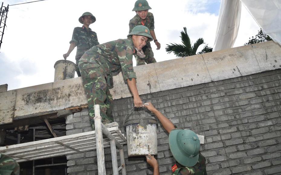 Ghi từ “Chiến dịch Quang Trung” thần tốc- Kỳ 1: Đỏ lửa dựng nhà, vẽ lại nụ cười nơi “rốn lũ”