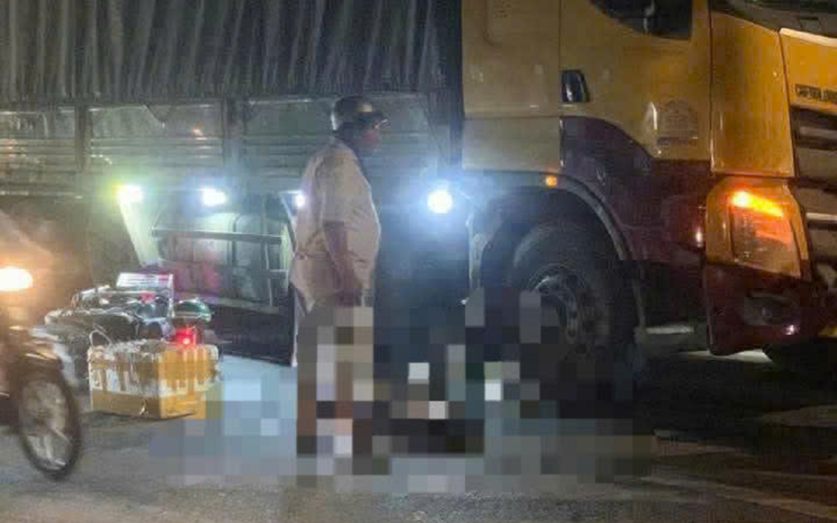 Xe máy cuốn vào gầm xe tải ở Tp.HCM, 2 thiếu niên tử vong thương tâm