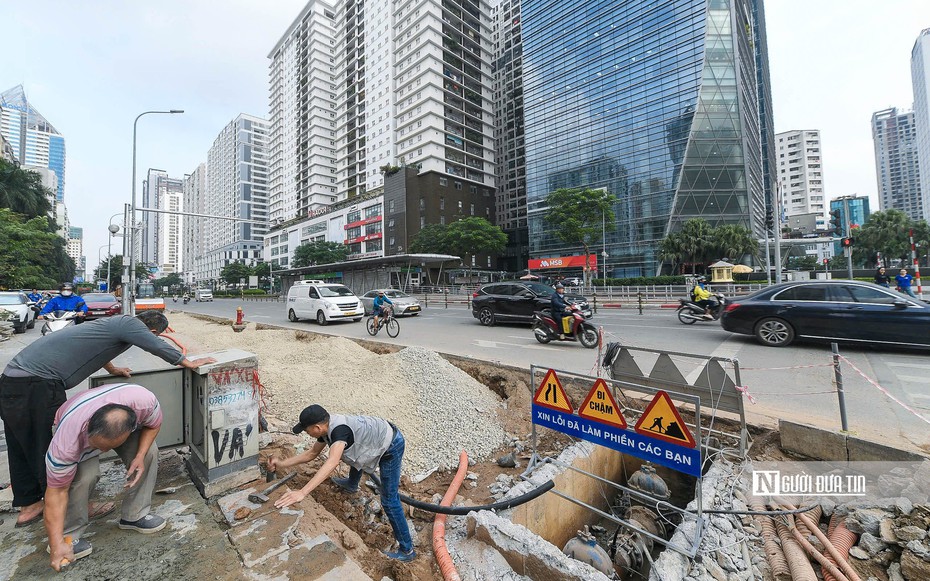 Hà Nội xén vỉa hè, mở rộng đường Lê Văn Lương