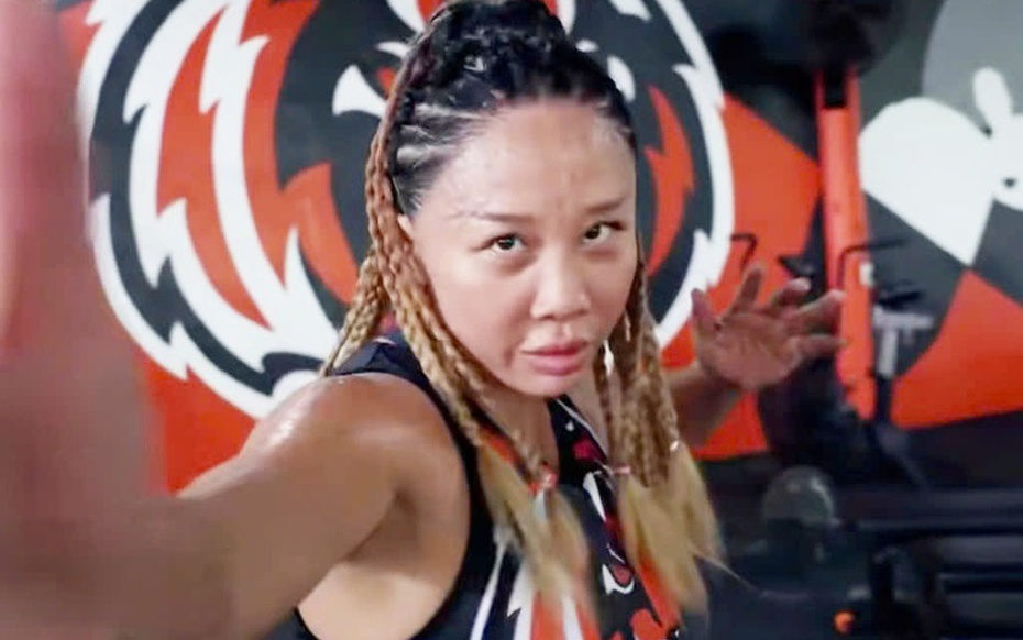 Môn võ “lạ” khiến nữ giám đốc mỹ thuật bỏ việc, đi thi gây chú ý