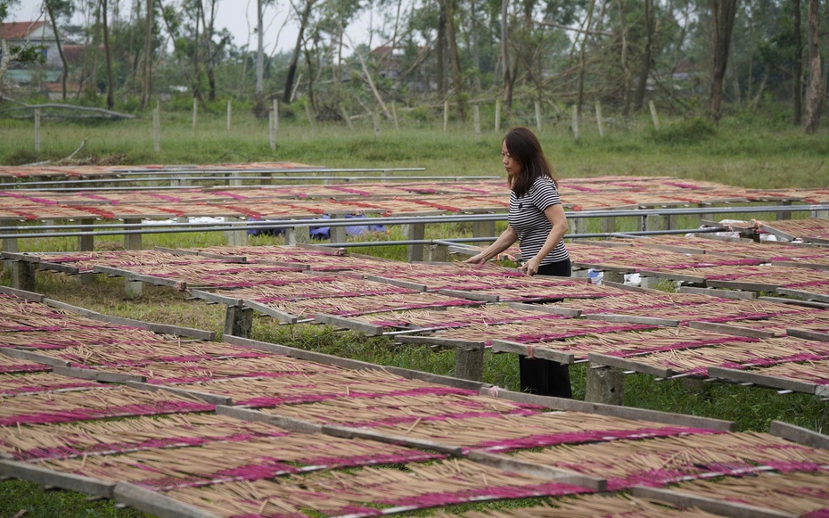 "Giữ lửa" làng hương trăm năm ở Nghệ An: Những người thợ cuối cùng
