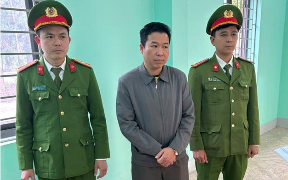 Khởi tố một cựu cán bộ ban quản lý dự án