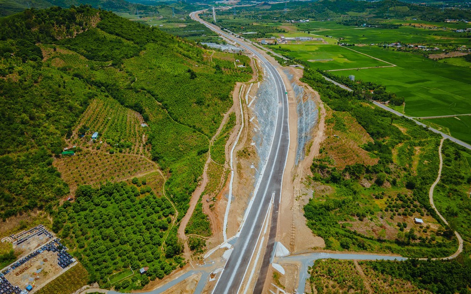 Những con đường cho “kỳ tích” của đất nước