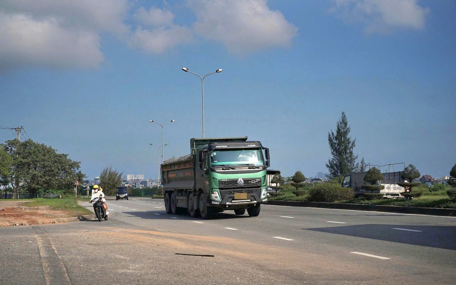 Đà Nẵng: Siết kiểm tra xe ben chạy ẩu trên tuyến Hòa Cầm lên cao tốc La Sơn – Túy Loan