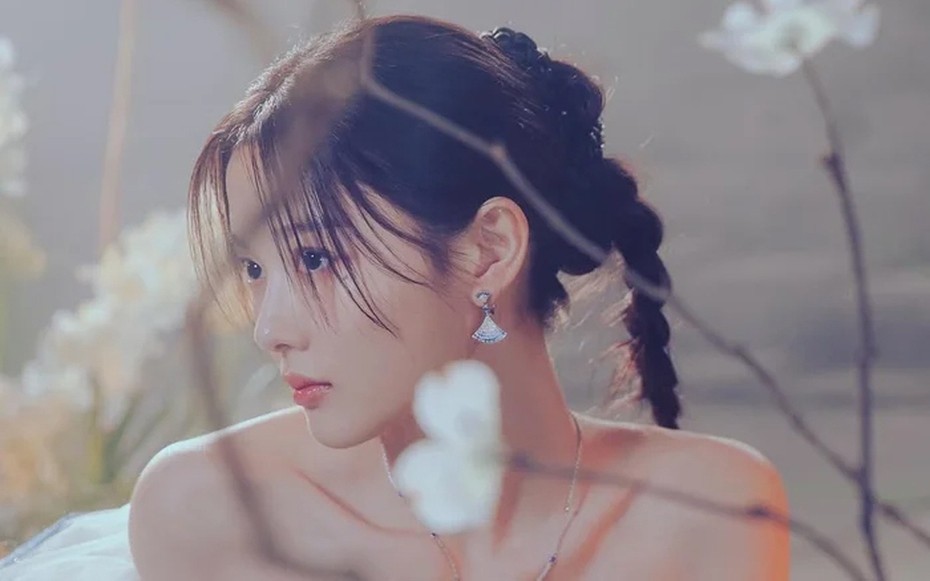 Nhan sắc "vạn người mê" của "em gái quốc dân" lộng lẫy trong váy cưới