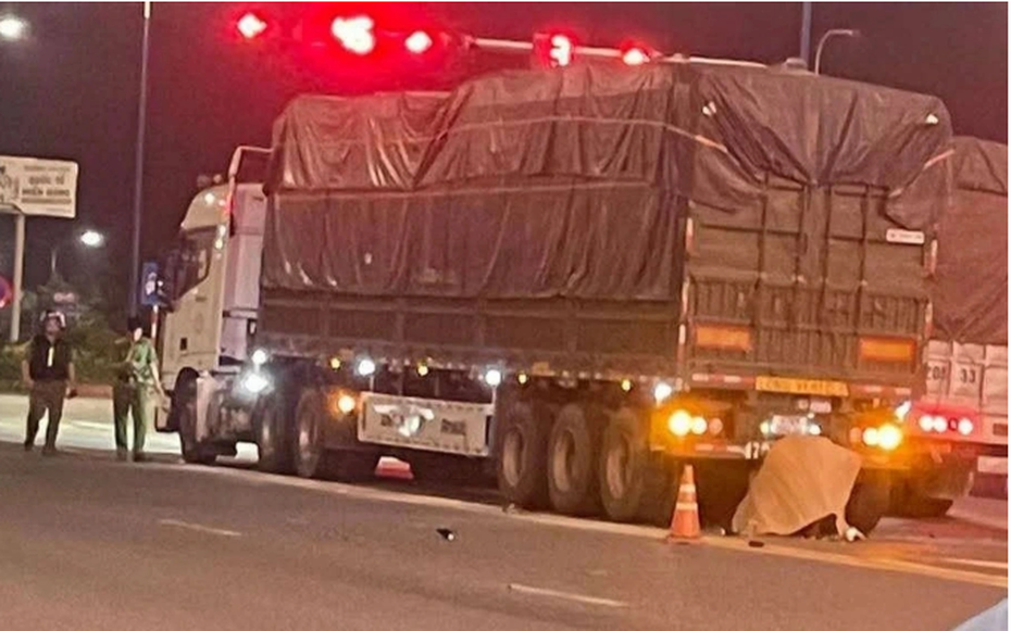 Vụ cô gái bị sát hại trong phòng trọ: Nghi phạm tử vong sau khi đâm vào đuôi xe tải