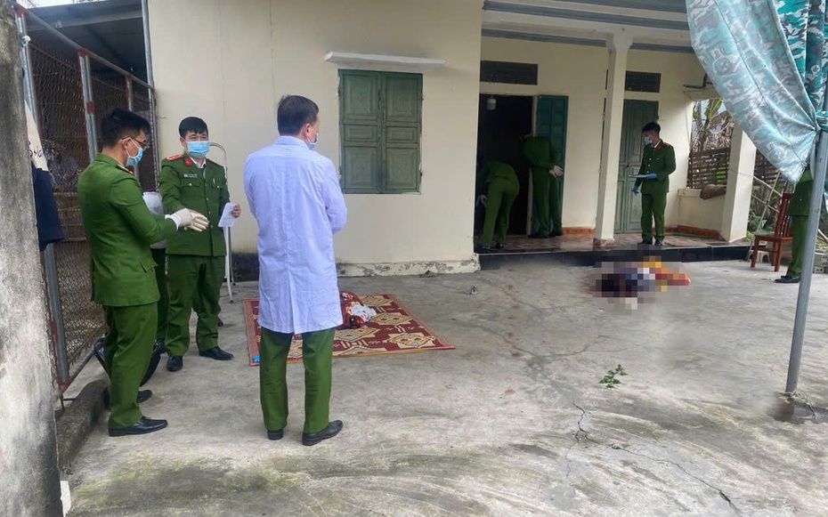 Bị vợ đòi ly hôn, chồng chém chết vợ và một cháu nhỏ rồi tự tử