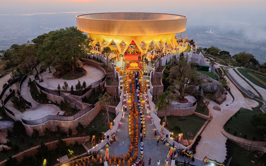 Dấu mốc văn hóa tâm linh mới trên đỉnh núi Bà Đen