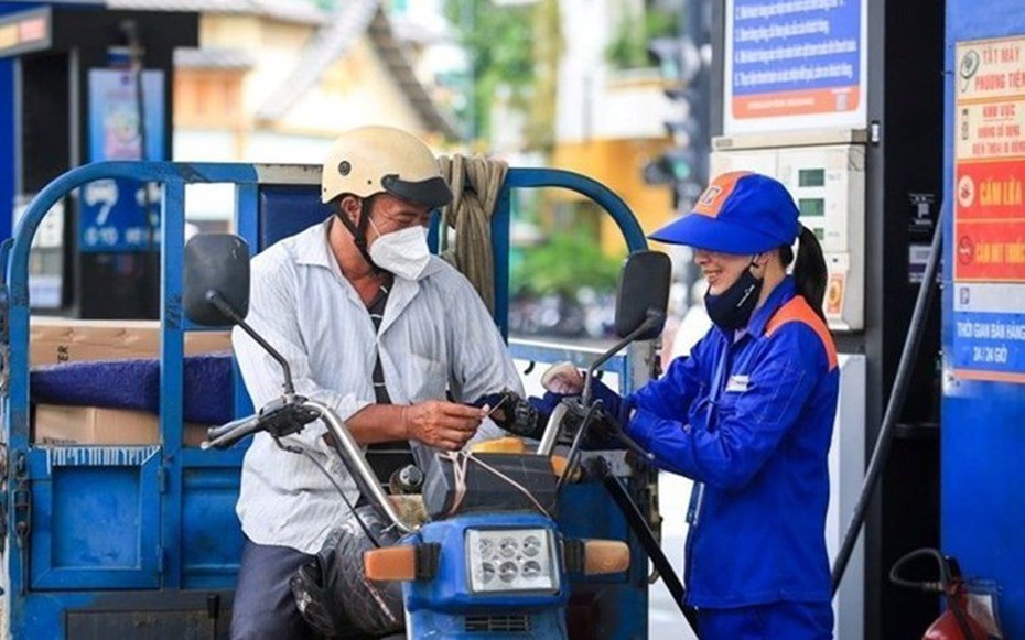 Giá xăng dầu đồng loạt giảm trước kỳ nghỉ Tết Dương lịch 2026