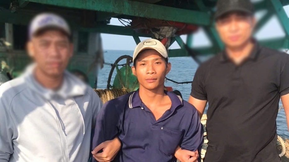 Tóm gọn đối tượng truy nã đặc biệt nguy hiểm khi đang lẩn trốn trên biển