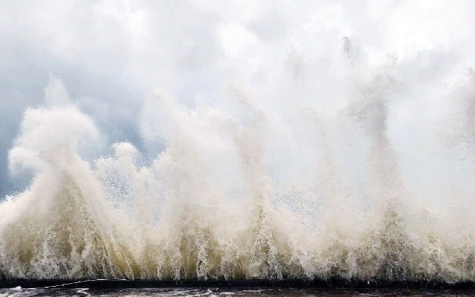 Áp thấp nhiệt đới hình thành gây sóng cao 3-6m, tâm điểm hướng thẳng nơi nào?