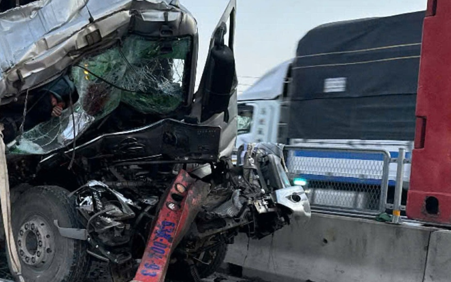 Hiện trường vụ tai nạn trên cao tốc Bùng – Vạn Ninh khiến 5 người thương vong