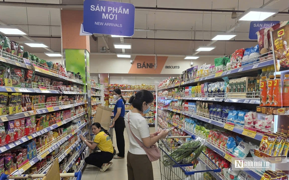 Tiểu thương chợ truyền thống “nín thở” chờ Tết