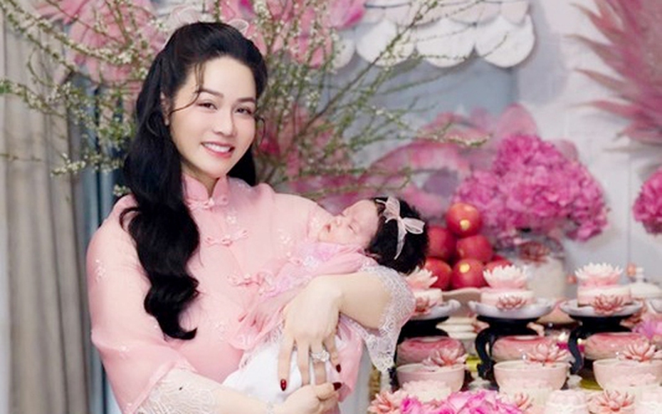 Diễn viên Nhật Kim Anh mở tiệc đầy tháng hoành tráng cho con gái