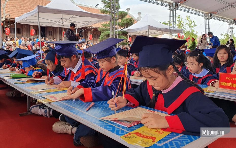 Hải Phòng: Hơn 500 học sinh dự Lễ Khai bút tại Khu tưởng niệm Vương triều Mạc