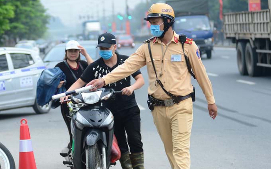 Vi phạm giao thông nhưng bỏ lại xe, không nộp phạt, bị xử lý thế nào?